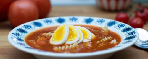 Featured | Tomatsuppe med pasta og egg